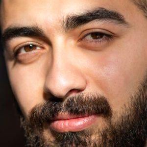 کاشت ریش و سبیل